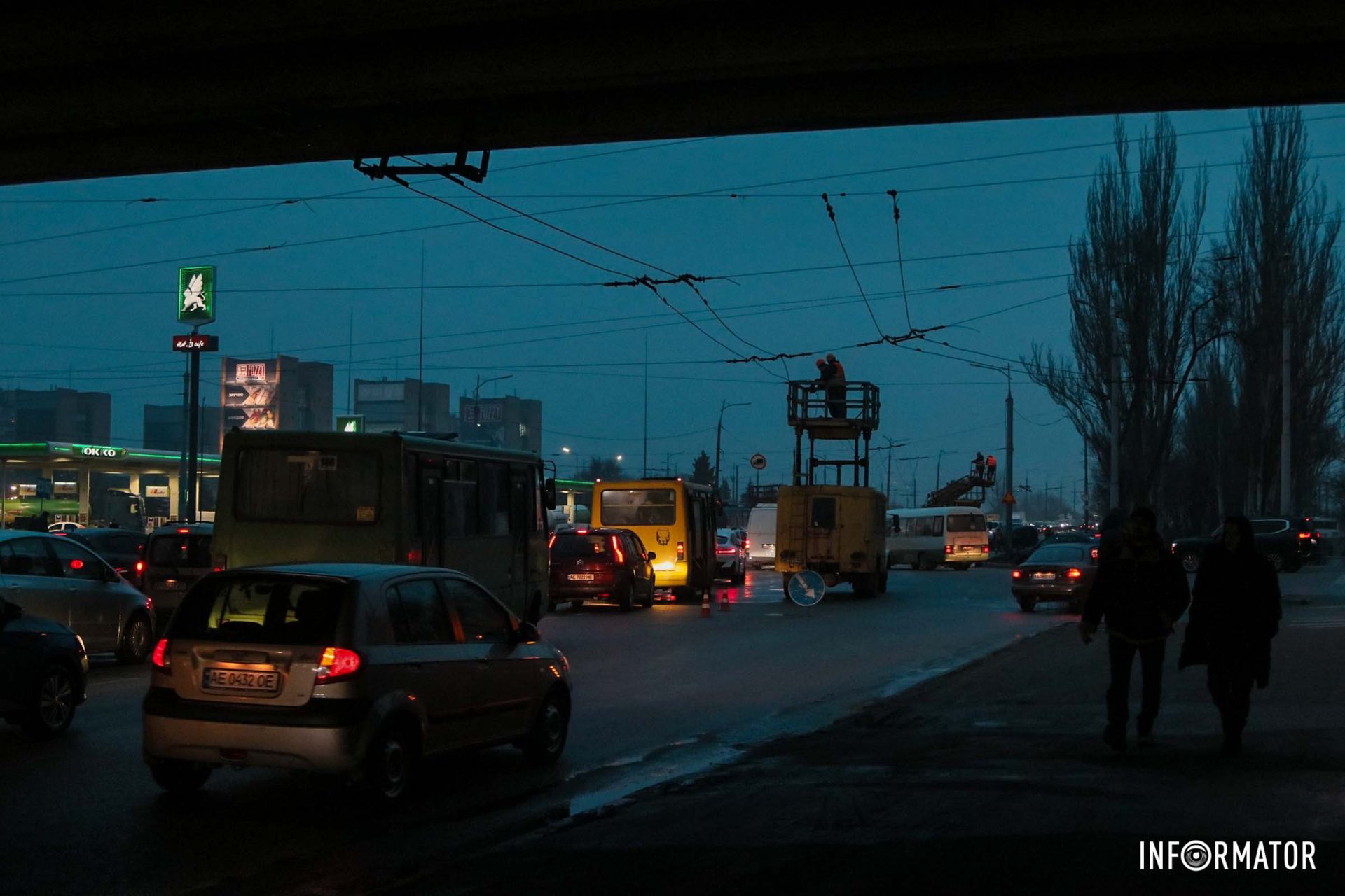 Тролейбуси і досі не курсують мостом в обох напрямках Тролейбуси і досі не курсують мостом в обох напрямках