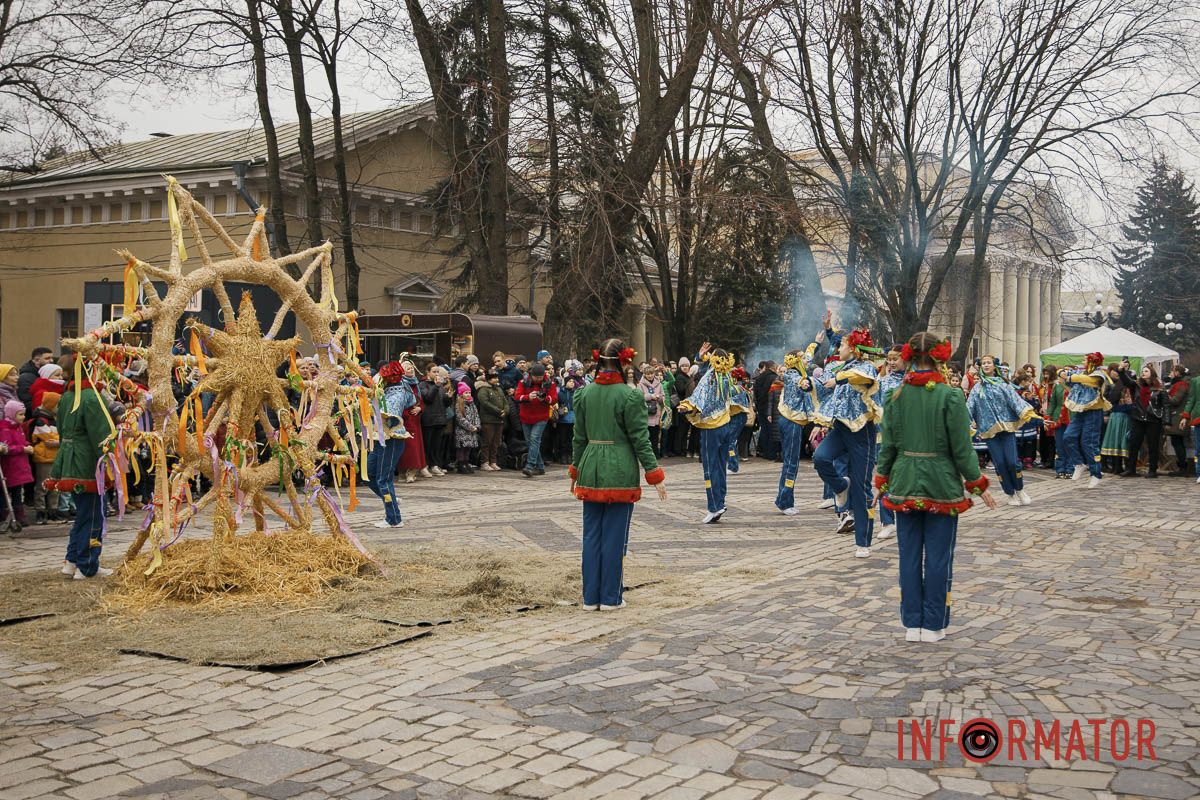 Поблизу Палацу студентів Поблизу Палацу студентів
