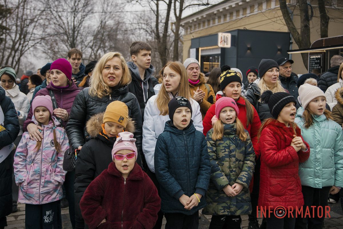 Протягом 1,5 години ведучі розважали містян Протягом 1,5 години ведучі розважали містян