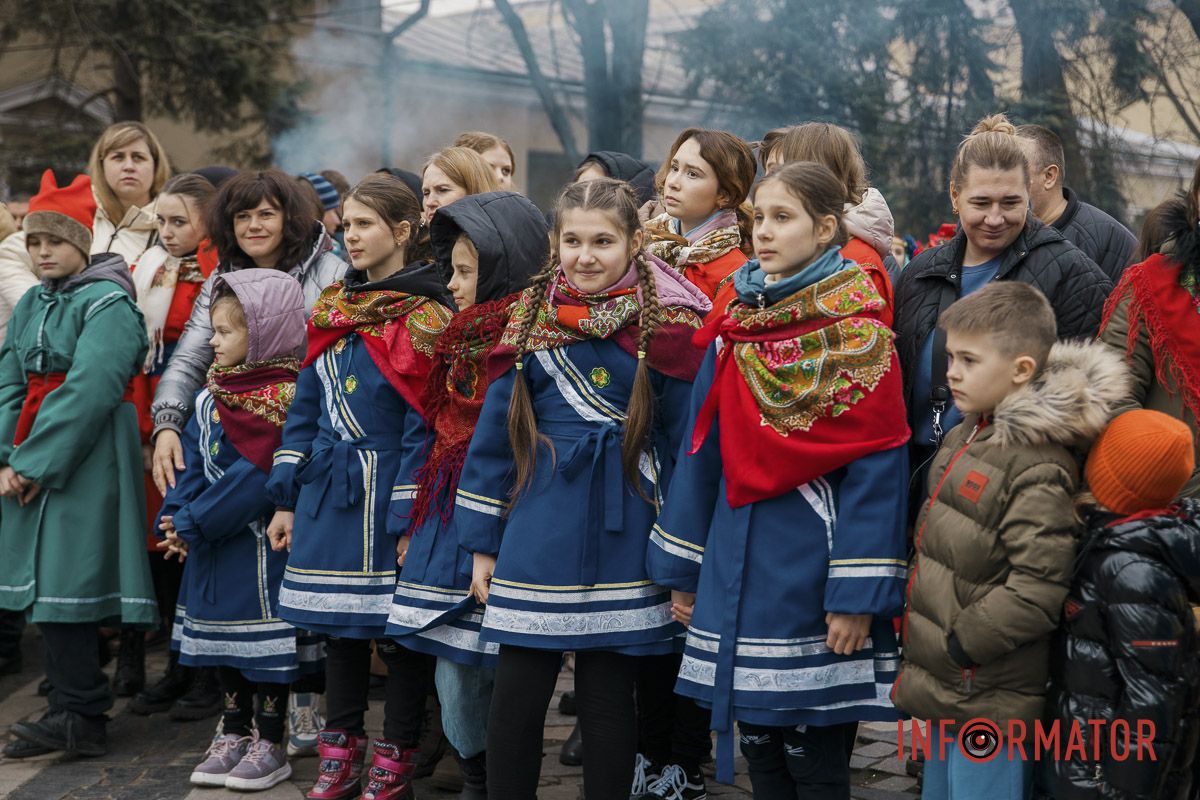 Діти виконували танці в національному одязі Діти виконували танці в національному одязі