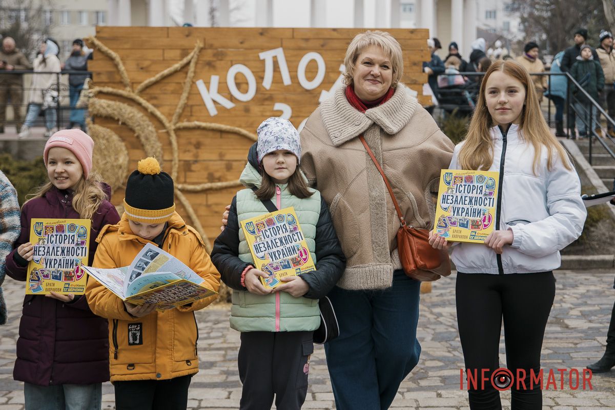 учасники отримали книжки з історією України учасники отримали книжки з історією України