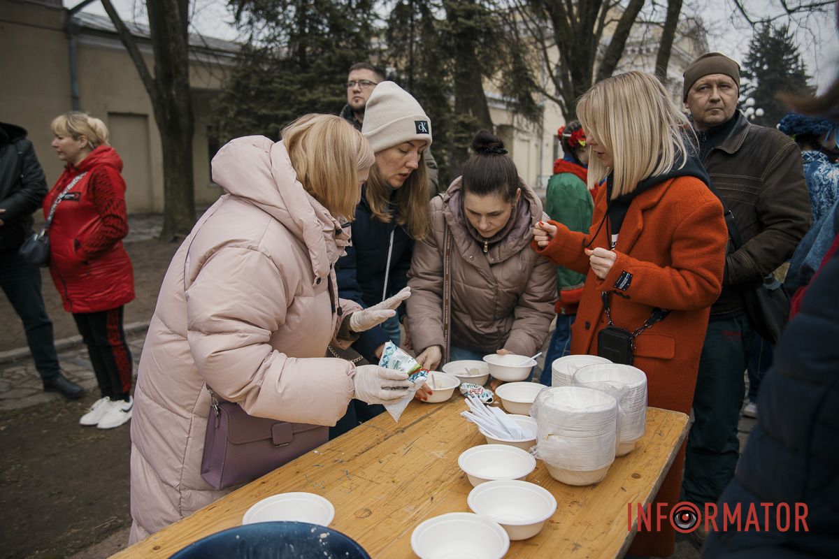 Зі сметаною смакує краще Зі сметаною смакує краще