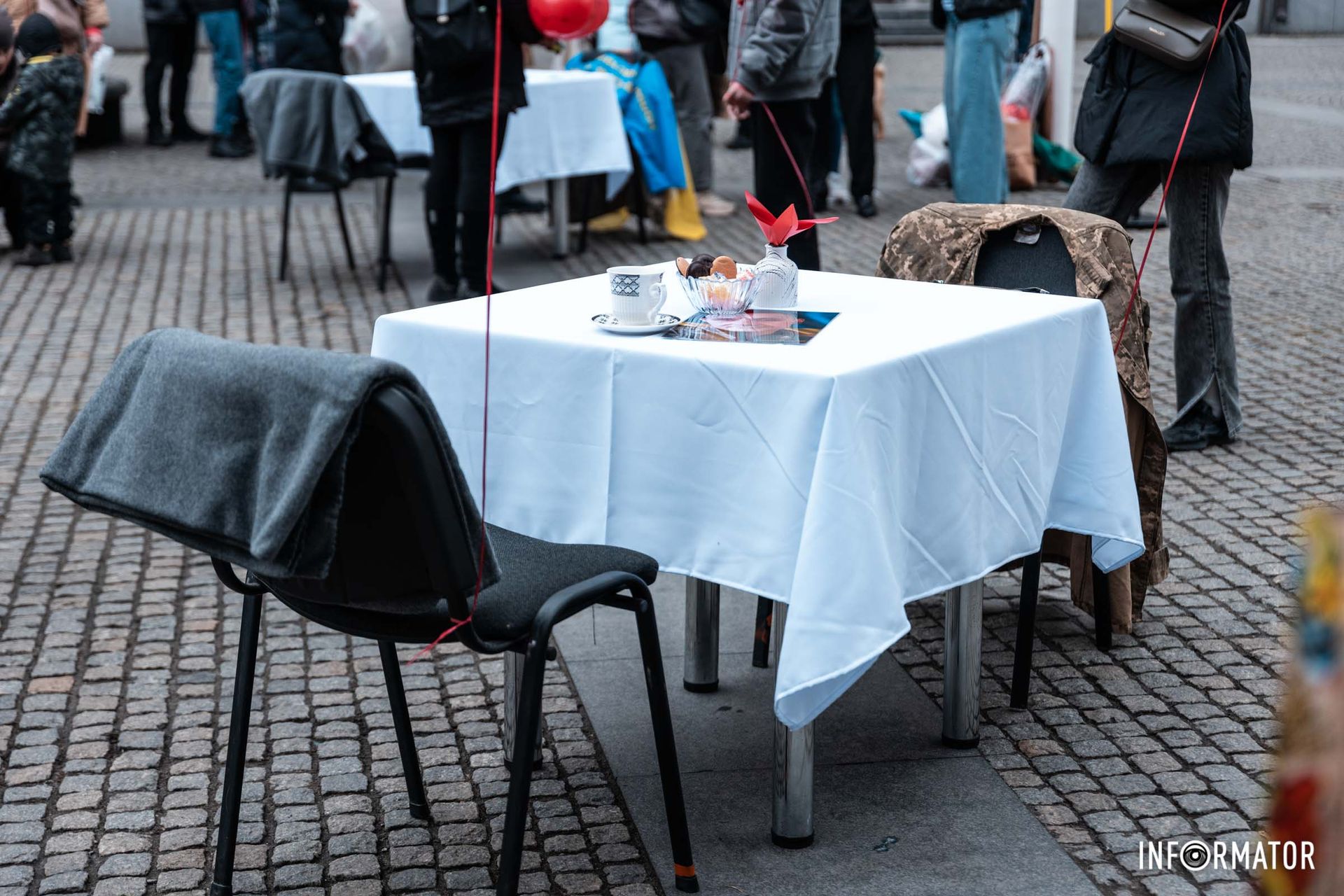 Вони розповідають своїм коханим про своє життя без них Вони розповідають своїм коханим про своє життя без них
