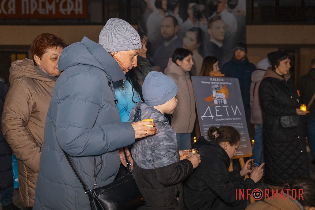 В результате этой атаки вместо здания образовалась огромная воронка