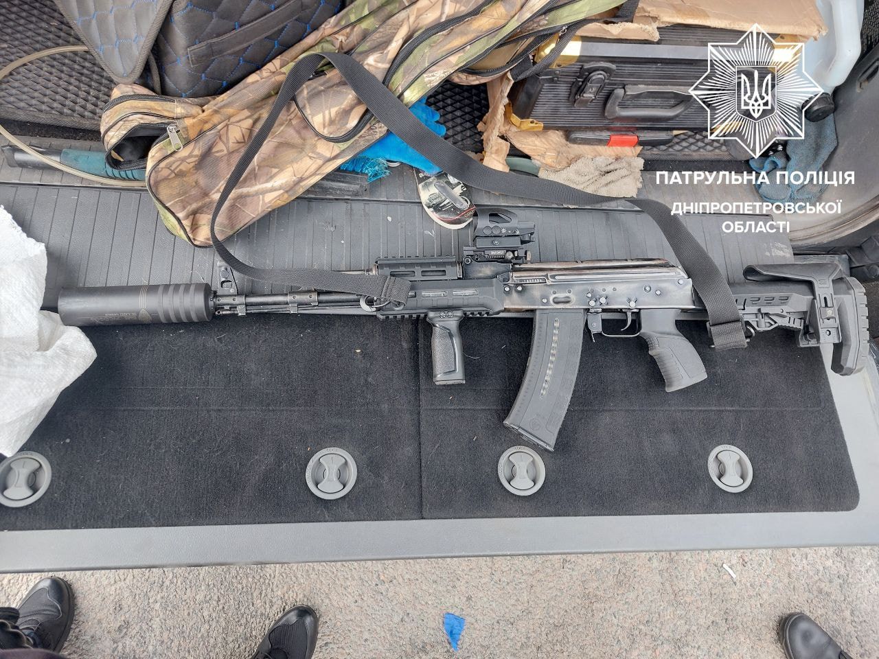 Во время общения с полицейскими водитель заметно нервничал