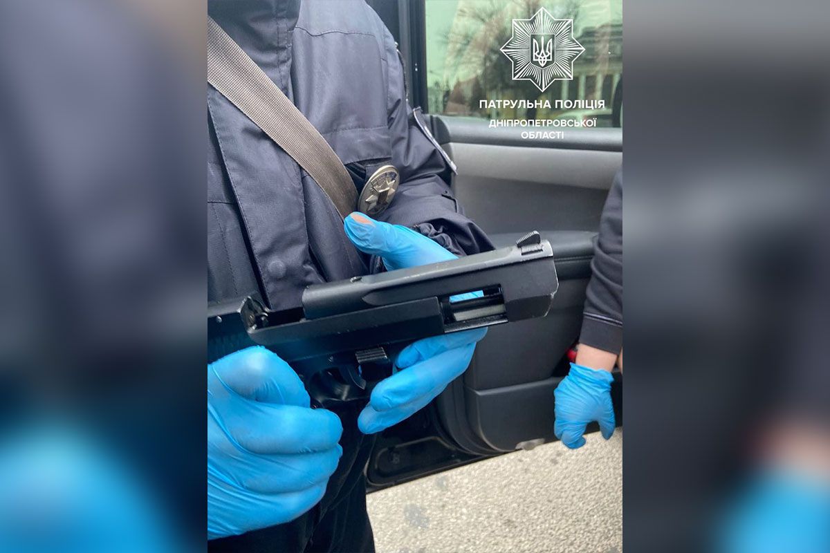 Lexus остановили за нарушение ПДД