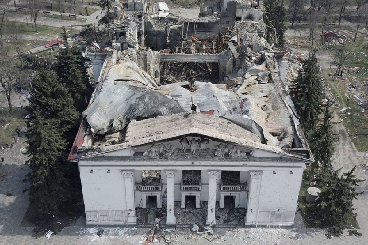 Последствия русской атаки по драмтеатру