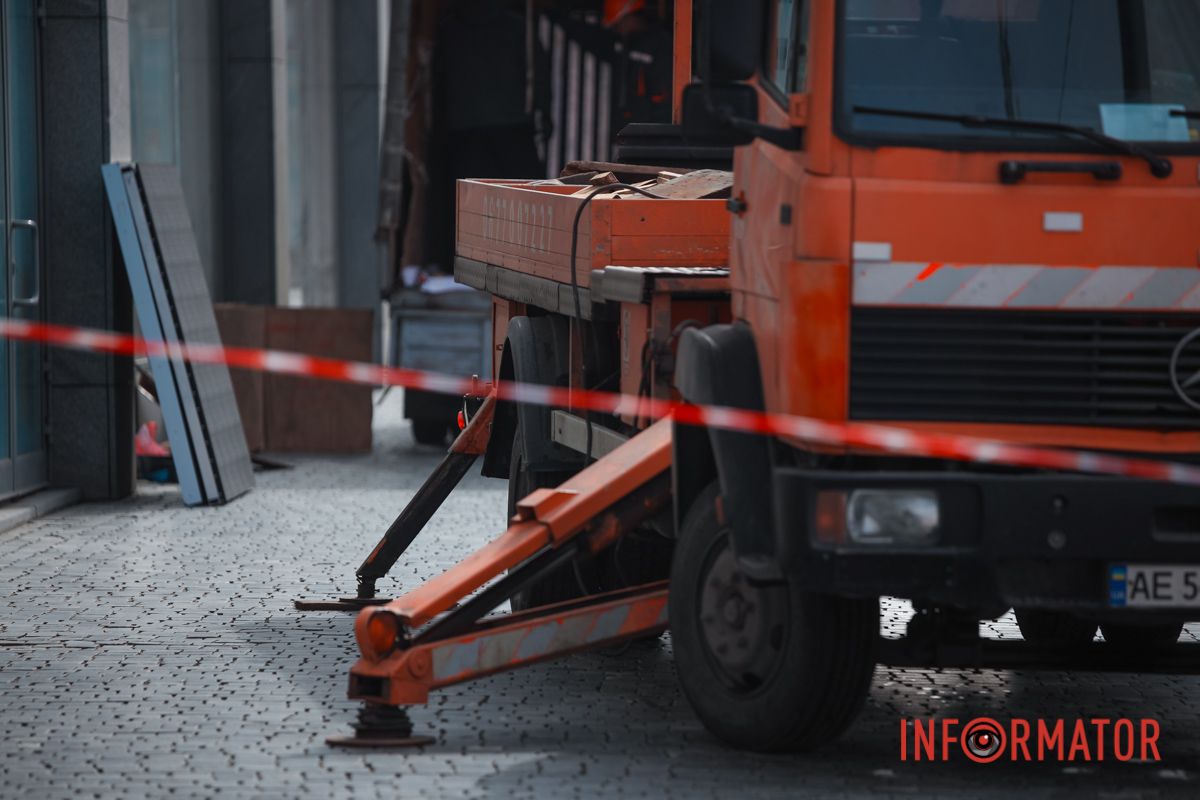 Звезли спецтехніку