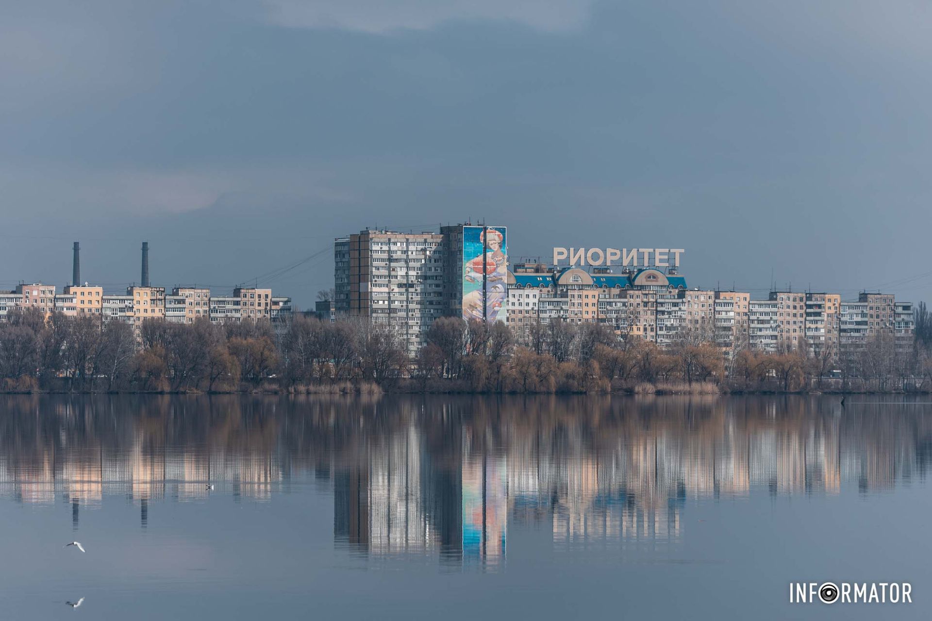 С правого берега мы видим жилой массив Солнечный С правого берега мы видим жилой массив Солнечный