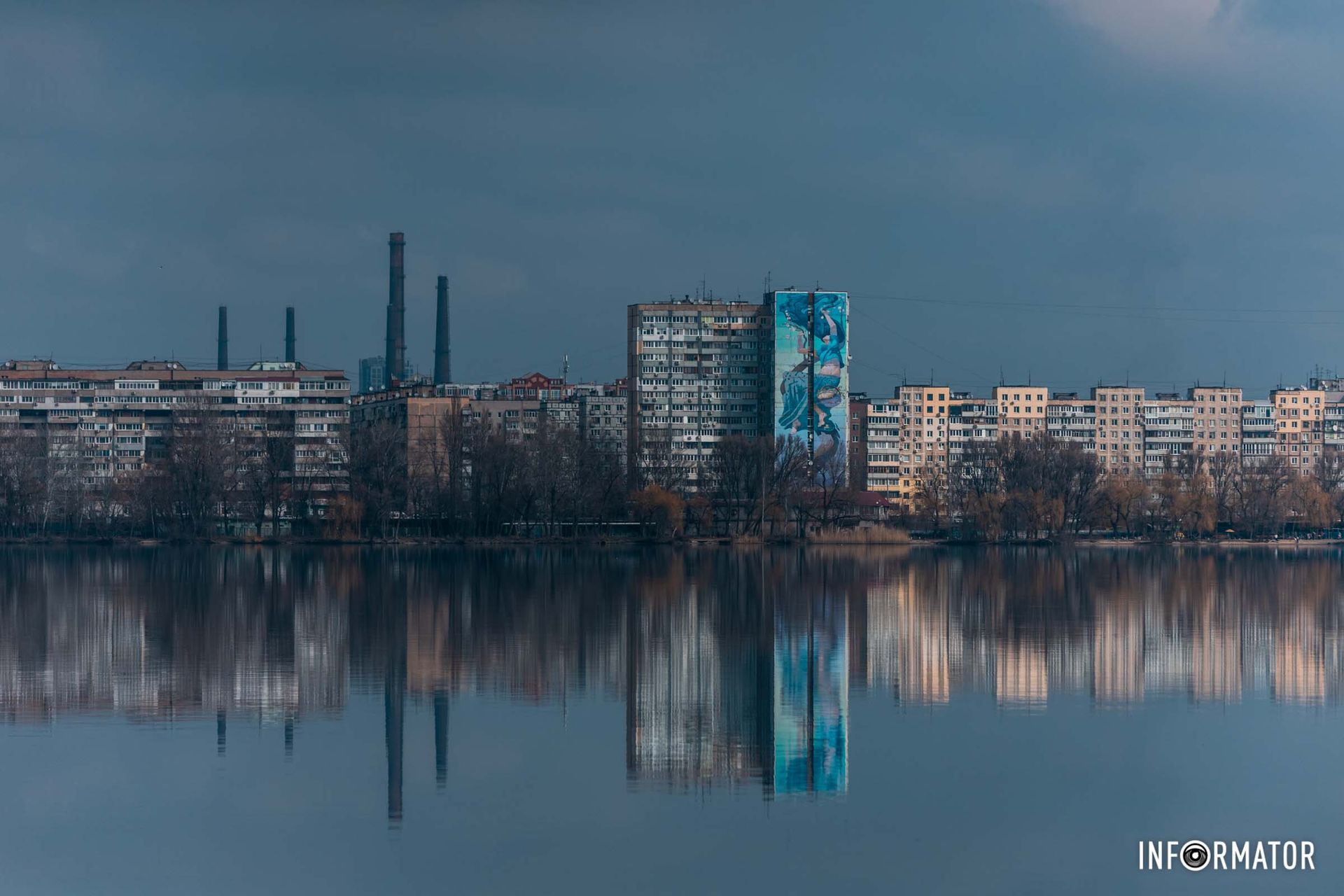 Дома здесь построены в одинаковом стиле Дома здесь построены в одинаковом стиле