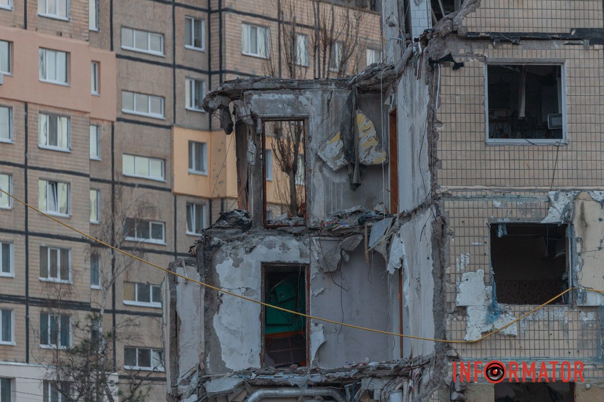 Зносу підлягають 1050 плит 