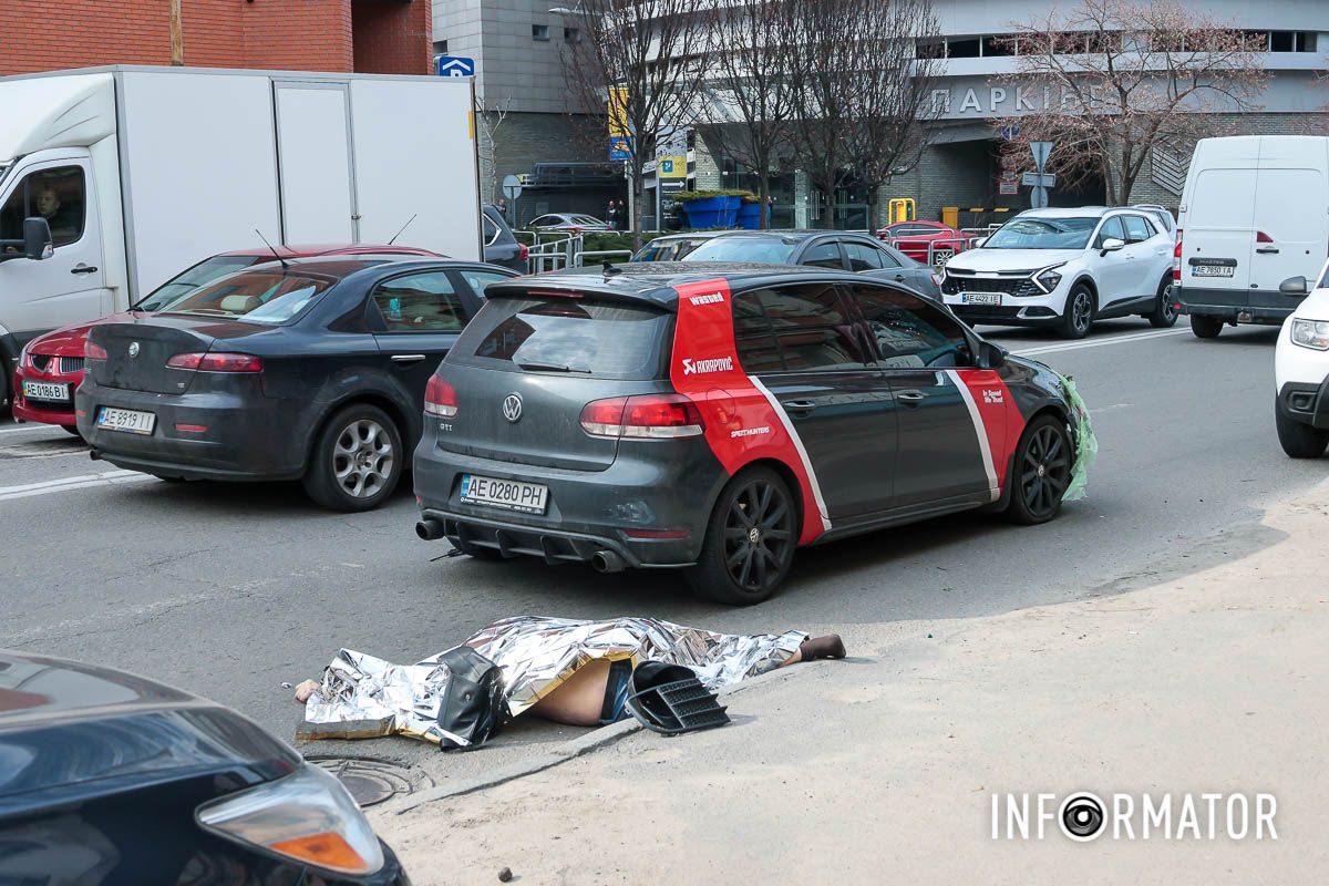 У четвер, 21 березня, на вулиці Михайла Коцюбинського, біля ТЦ «Новий Центр» сталася смертельна аварія У четвер, 21 березня, на вулиці Михайла Коцюбинського, біля ТЦ «Новий Центр» сталася смертельна аварія