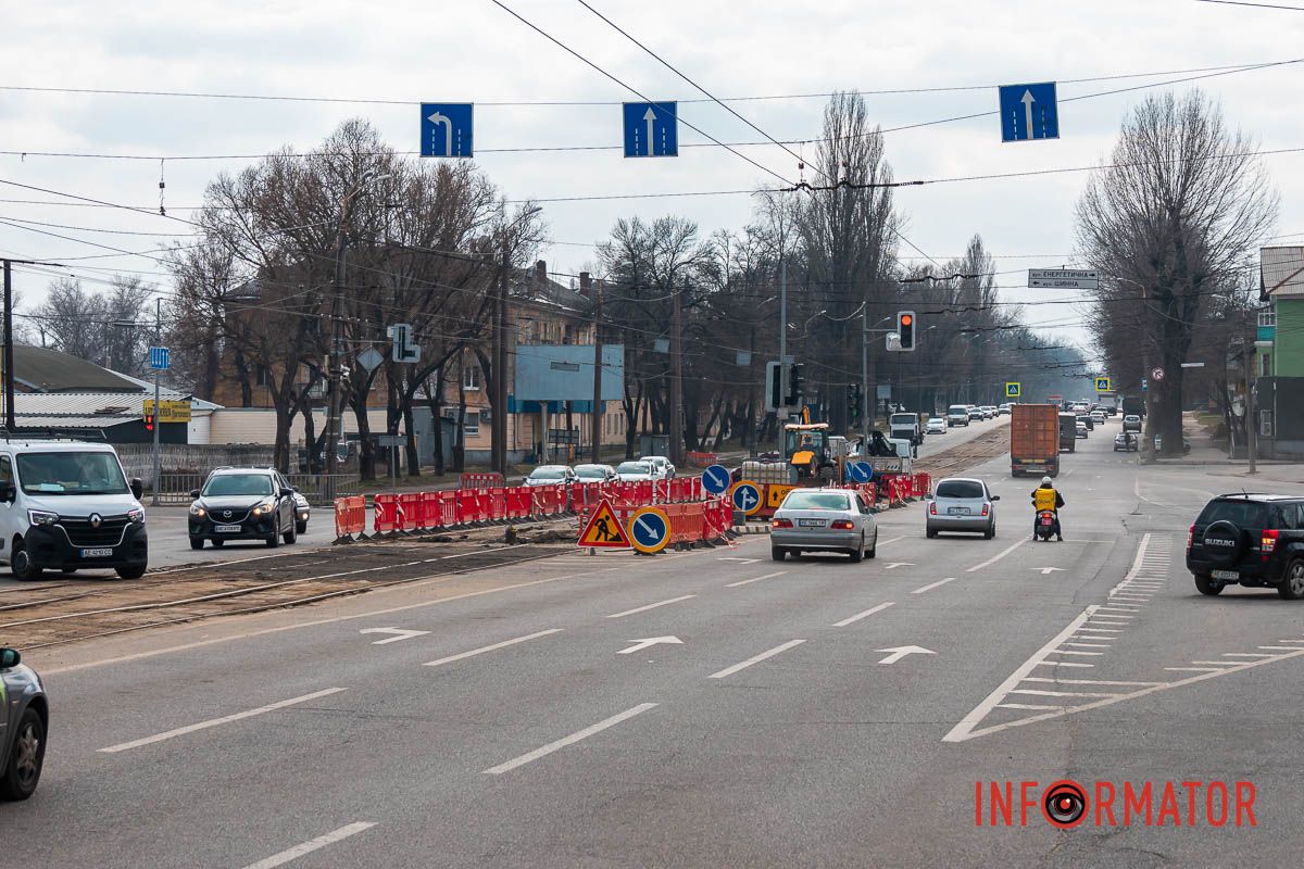 Кермувальники легкових машин зможуть об'їхати по прилеглих ділянках трамвайної колії біля місць проведення робіт