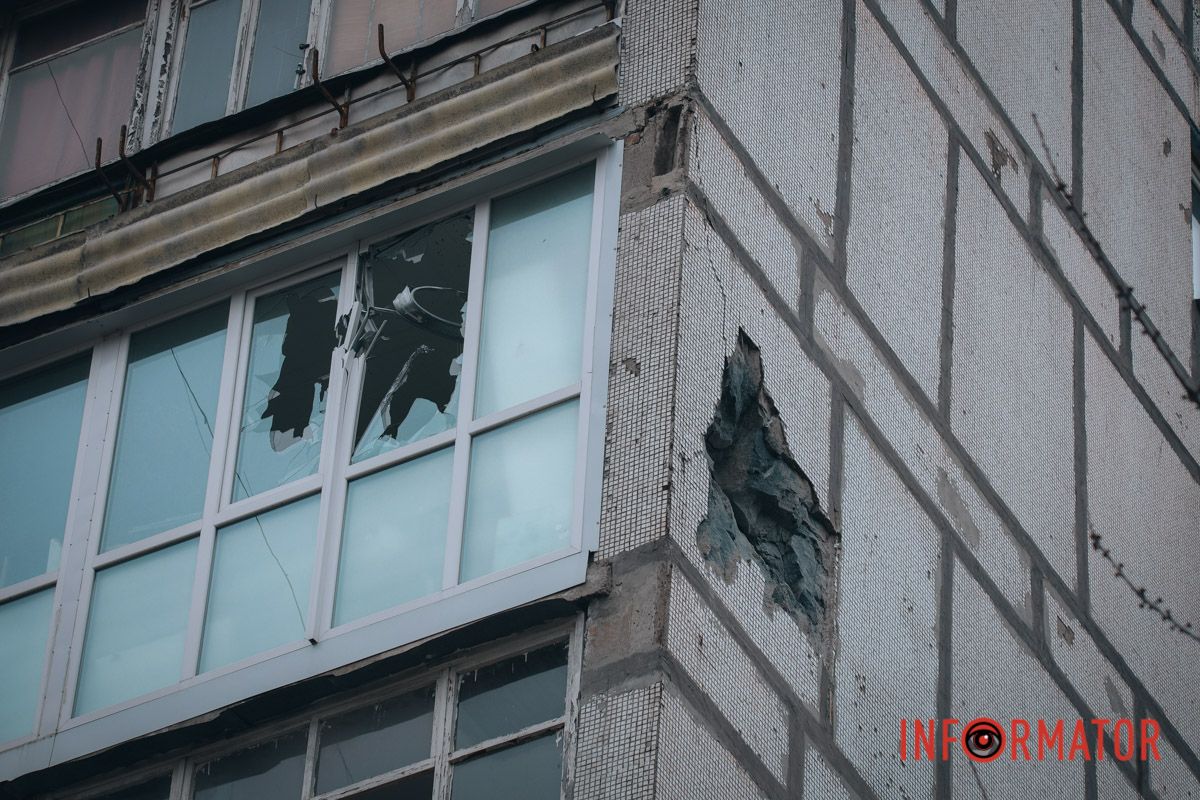 На местах падения обломков работают коммунальщики и полиция