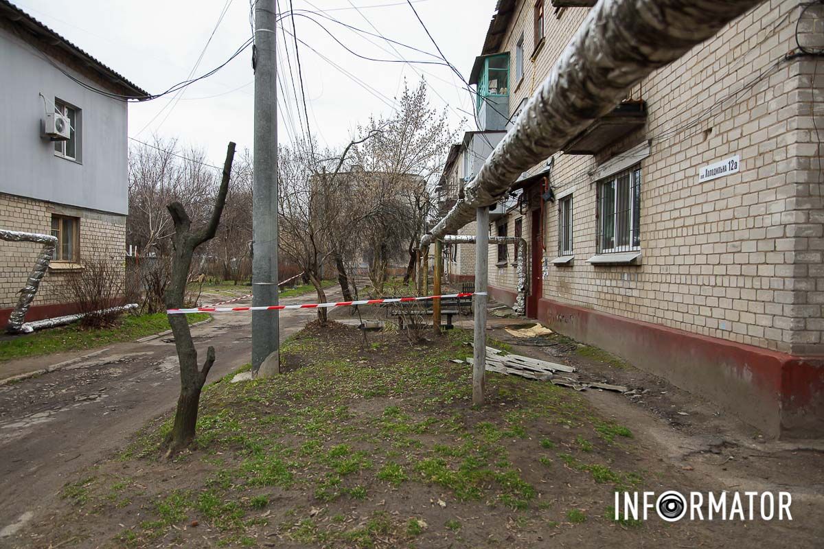 По предварительным данным из собственных источников, у пострадавшего диагностировали перелом тазобедренной кости, ушиб и рассечение головы и перелом левой руки