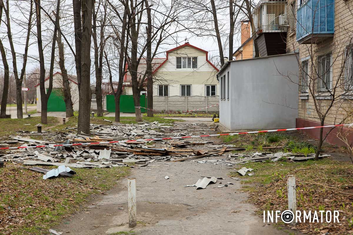 Сюда приехали медики и полицейские