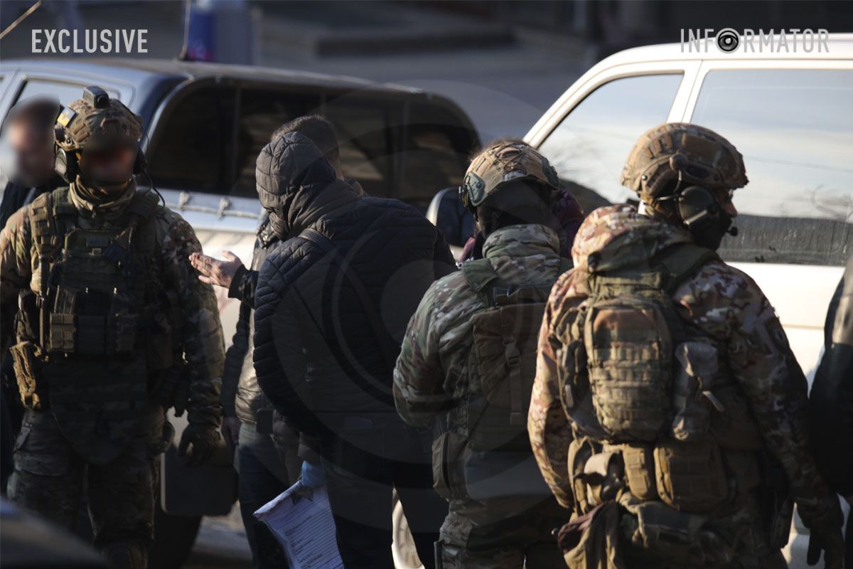 Спецназначенцы остановили Lexus