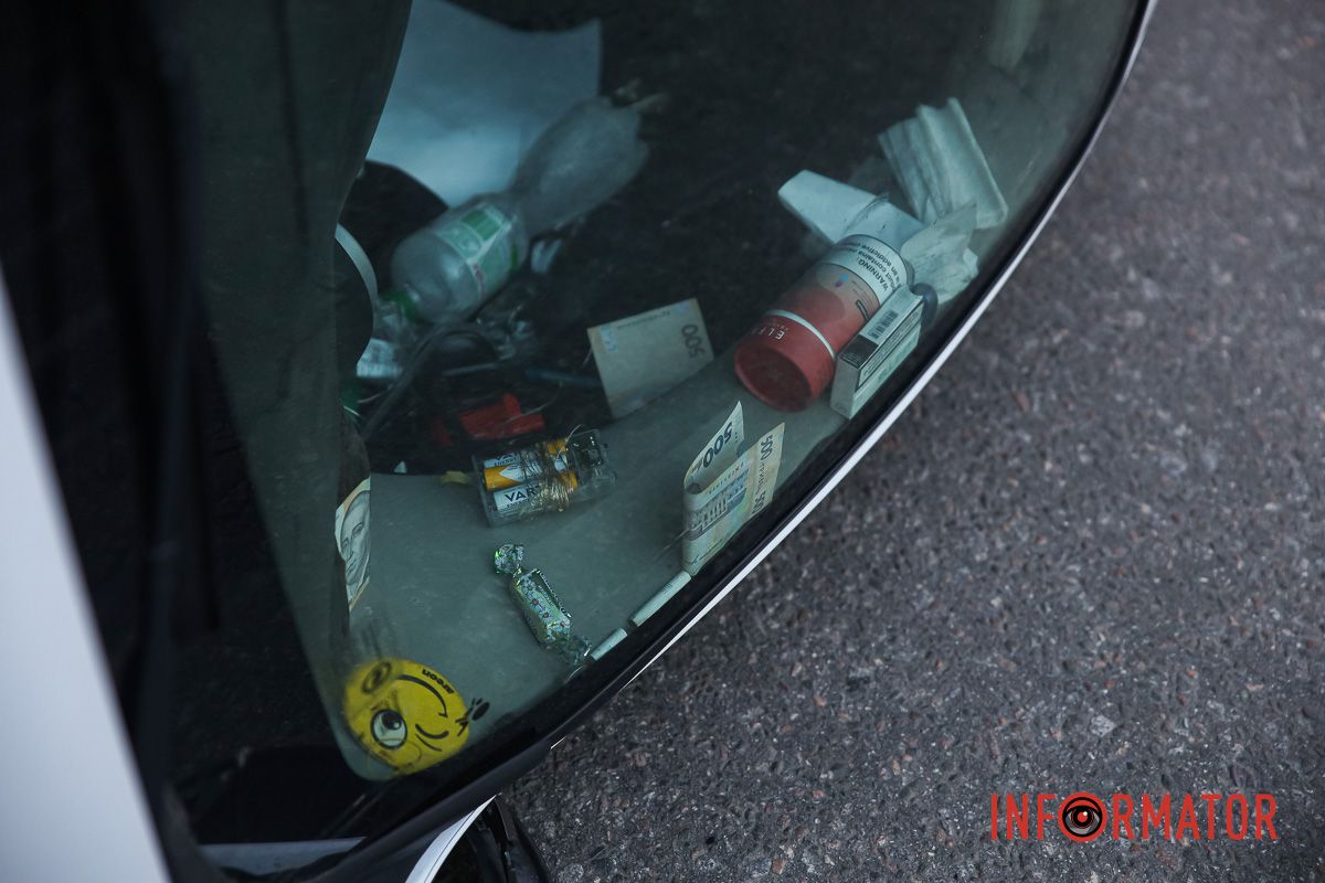 на торпеді перекинутого Renault 