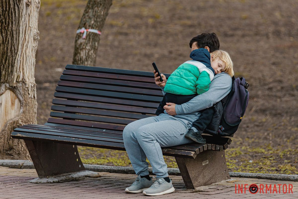 Замиготіло листячко зелене,