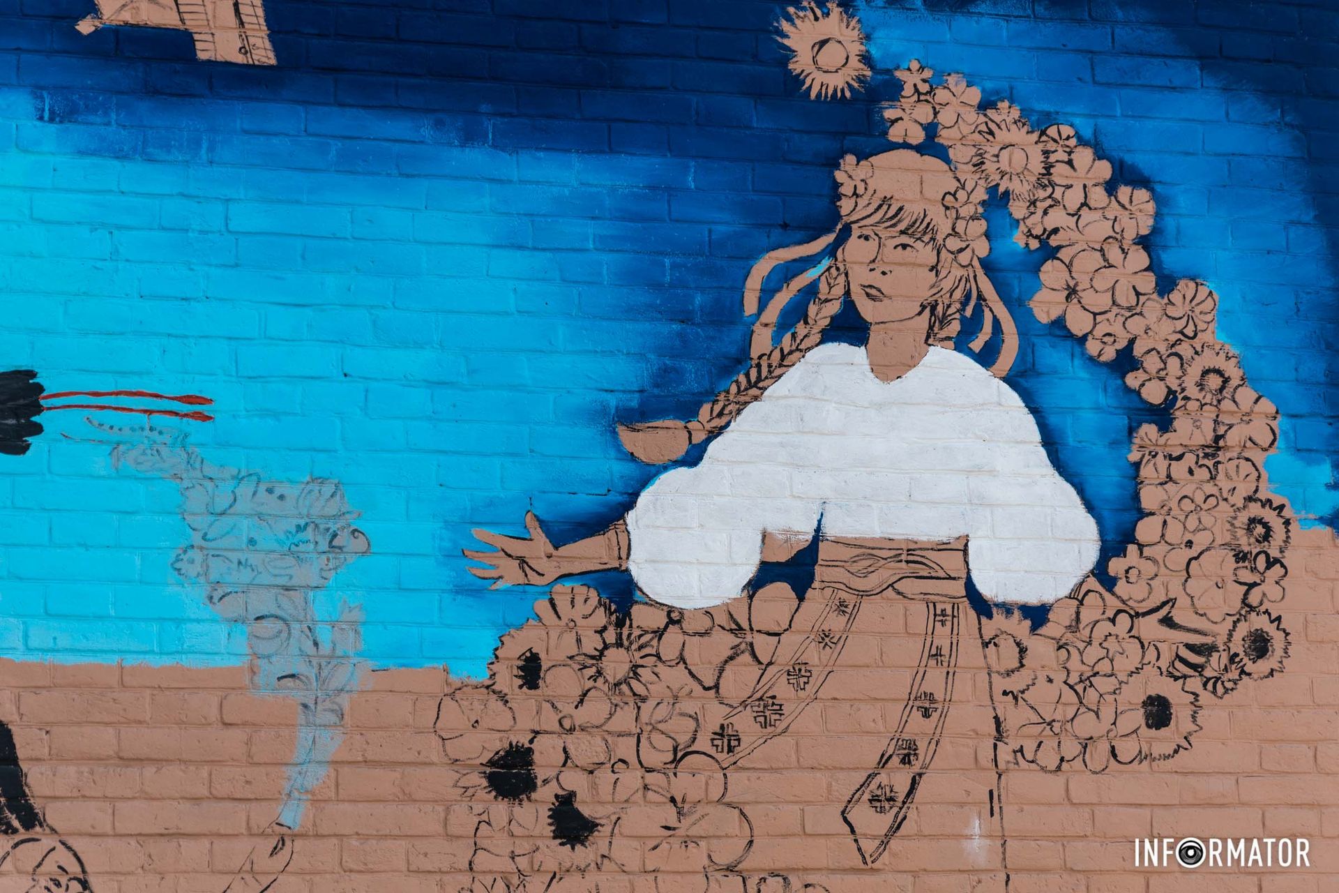 По состоянию на 23 марта на стену нанесен эскиз, почти наполовину разрисованный По состоянию на 23 марта на стену нанесен эскиз, почти наполовину разрисованный