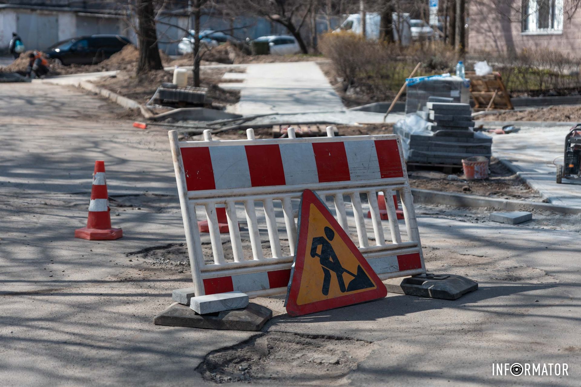 Также здесь работает специальная техника Также здесь работает специальная техника