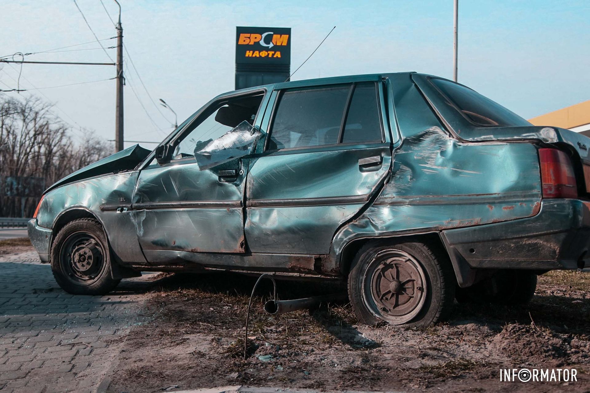 Біля АЗС автівки зіткнулись
