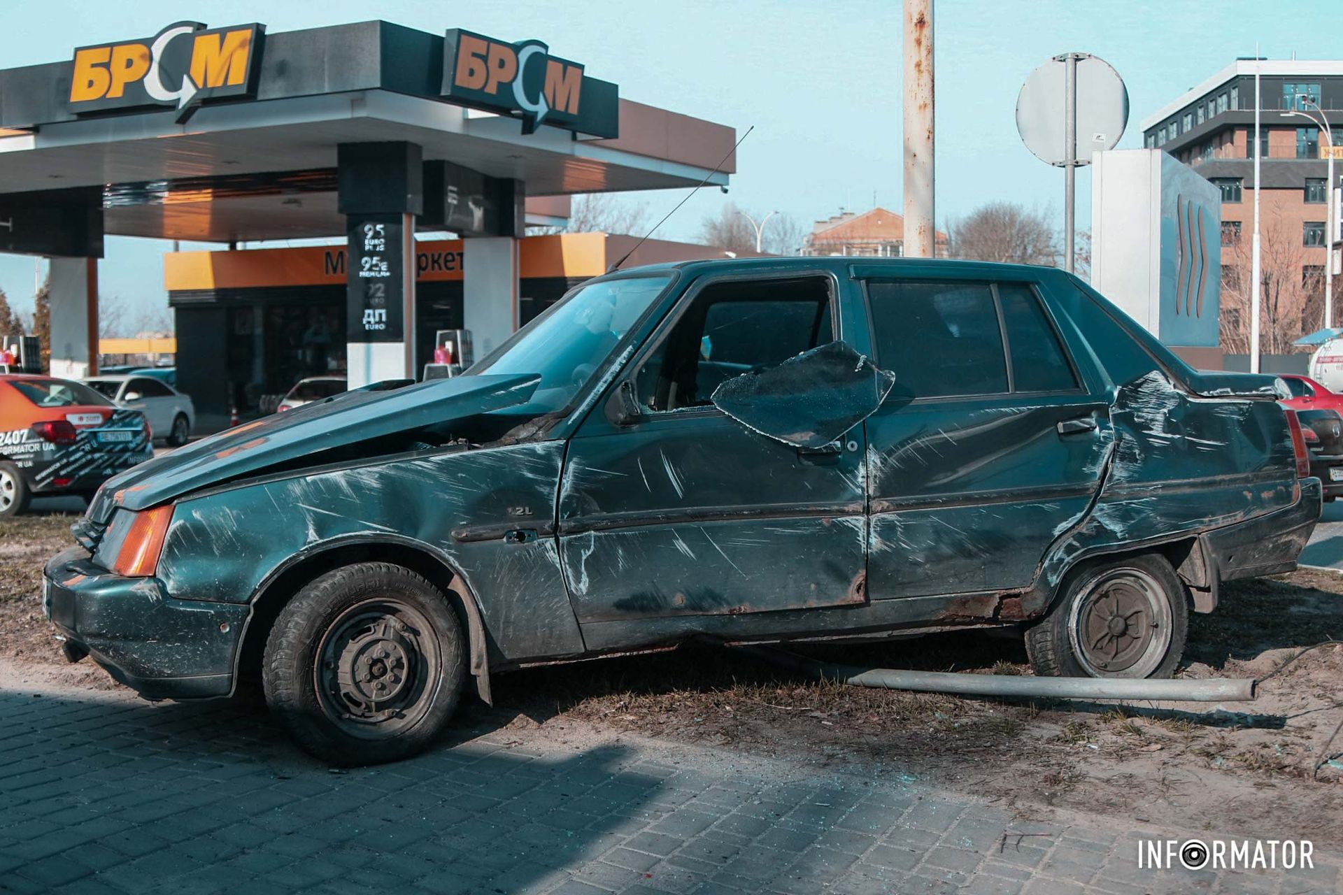 Станом на 15:45 на місці працюють патрульні поліцейські та медики