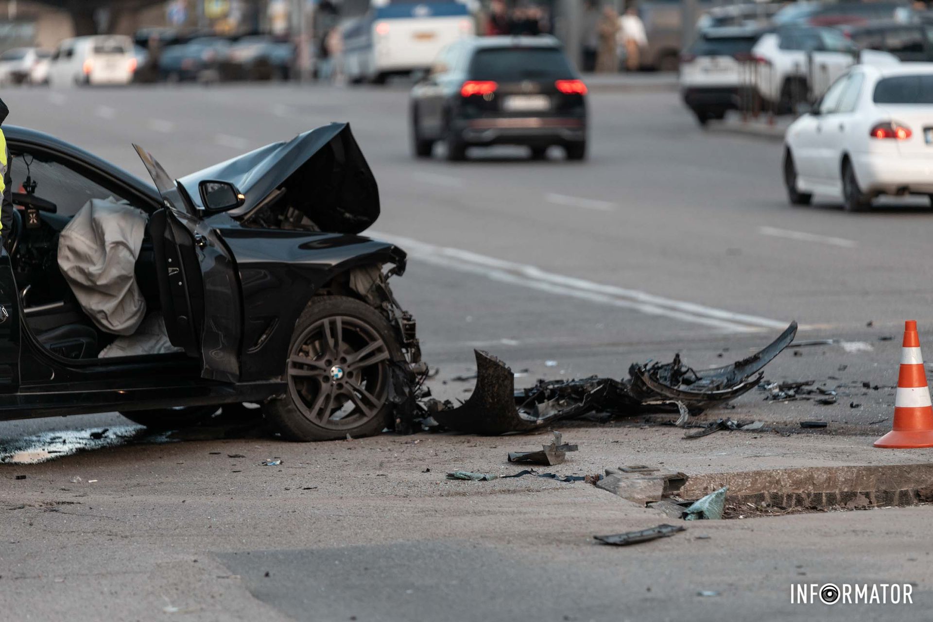 Авто получили серьезные повреждения Авто получили серьезные повреждения
