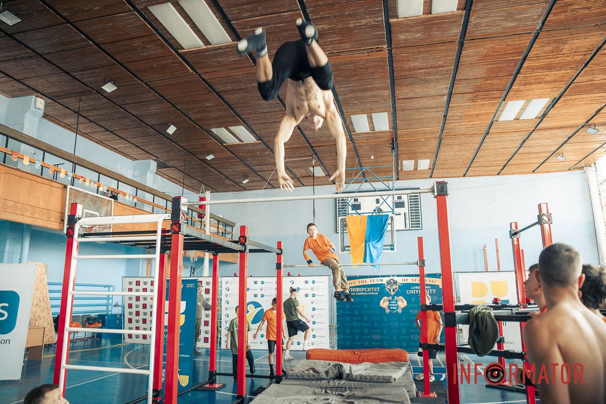 Он посвящен павшим воинам Владиславу Воронину и Андрею Гусаку Он посвящен павшим воинам Владиславу Воронину и Андрею Гусаку