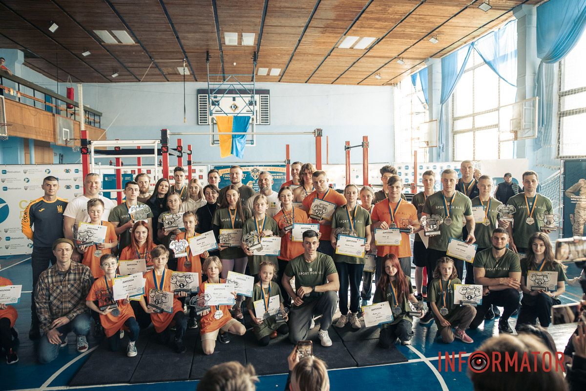 В начале мероприятия собравшиеся прослушали гимн Украины В начале мероприятия собравшиеся прослушали гимн Украины