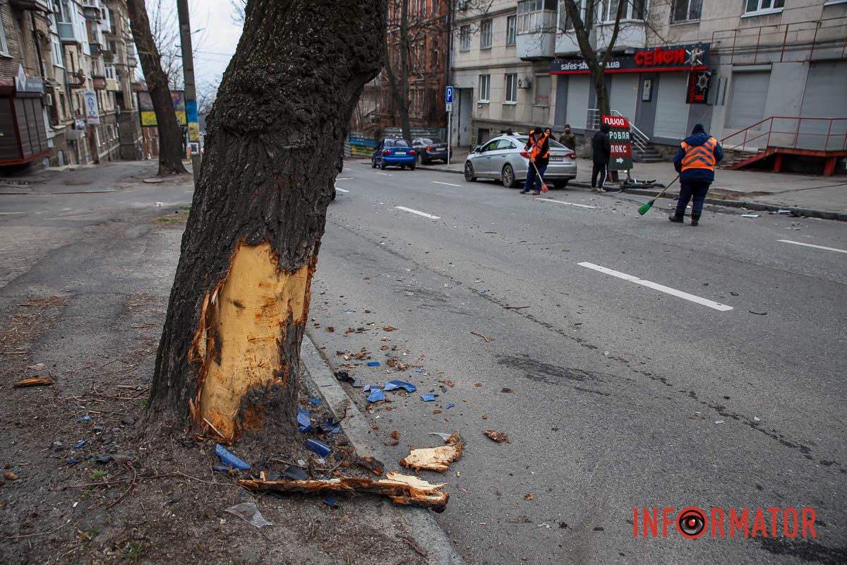 После удара Daewoo врезался в дерево