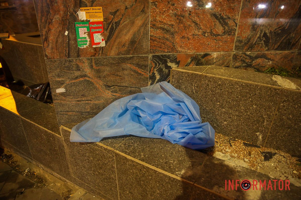 По состоянию на 19:00 тело уже убрали с тротуара По состоянию на 19:00 тело уже убрали с тротуара