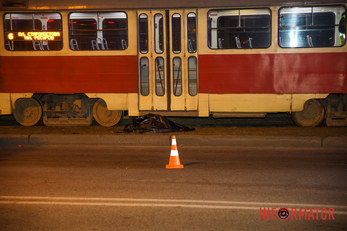 Он перебегал дорогу к железнодорожному пути Он перебегал дорогу к железнодорожному пути