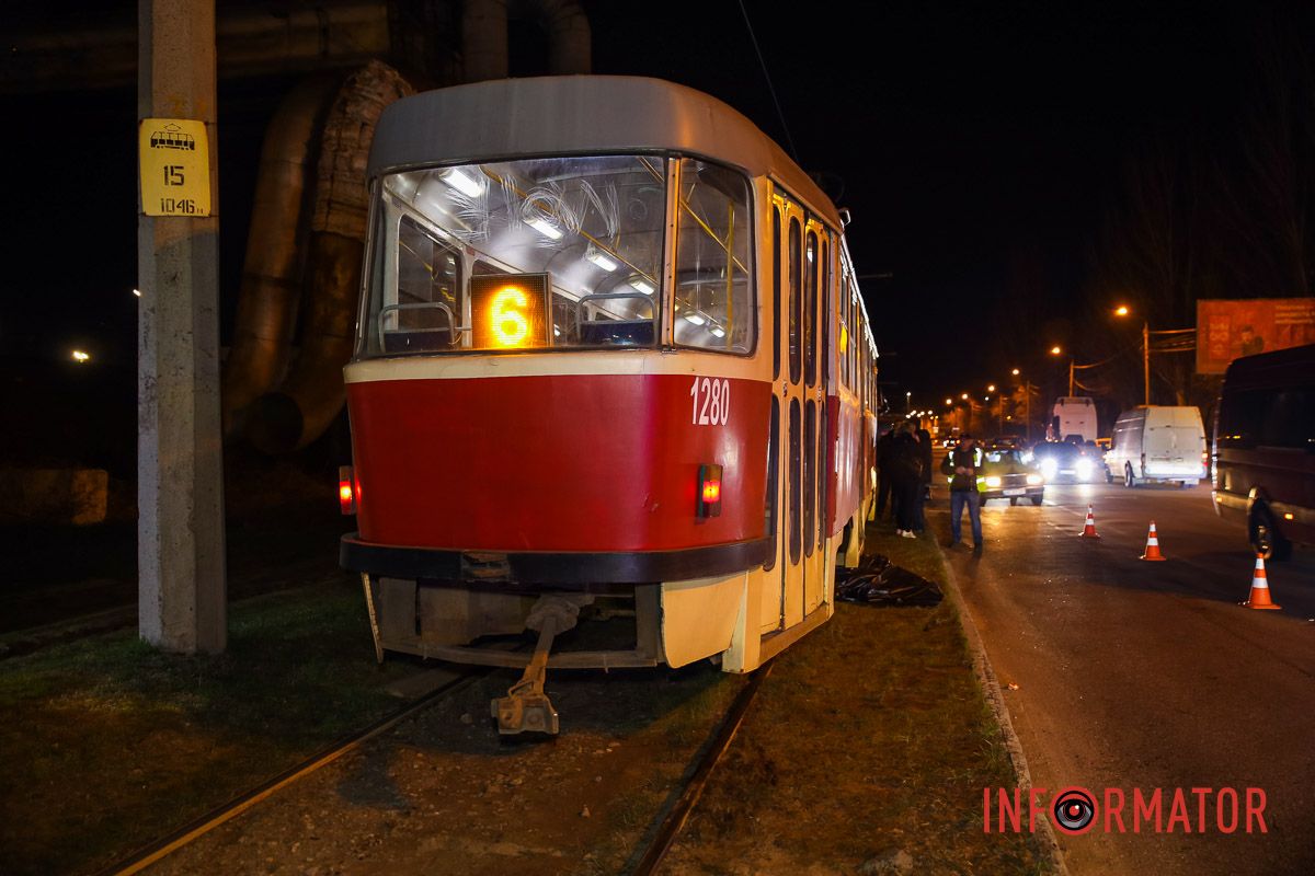 В Днепре на Каруны мужчина погиб под колесами трамвая №6 В Днепре на Каруны мужчина погиб под колесами трамвая №6