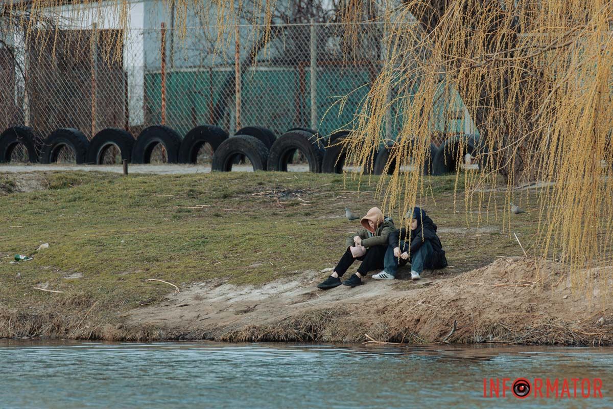 Воно завжди із лісом шепоче,