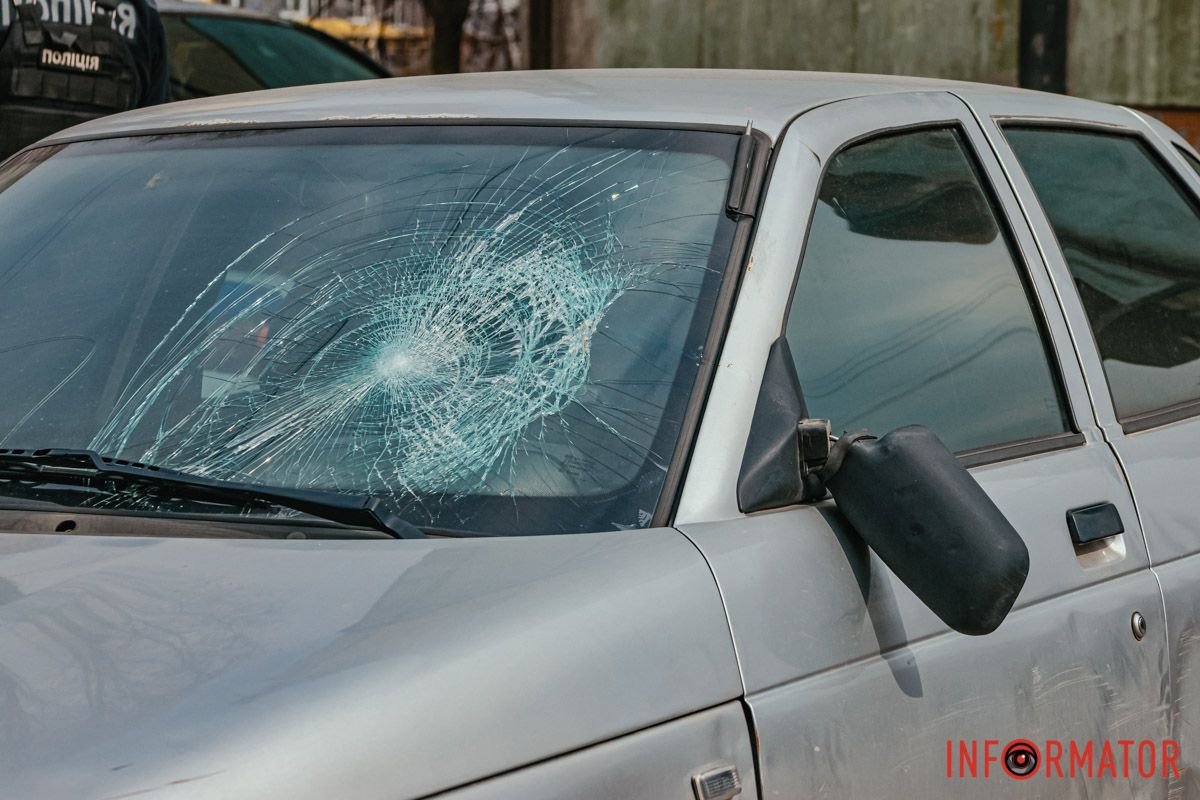 ВАЗ, сбивший женщину на тротуаре на Калиновой ВАЗ, сбивший женщину на тротуаре на Калиновой