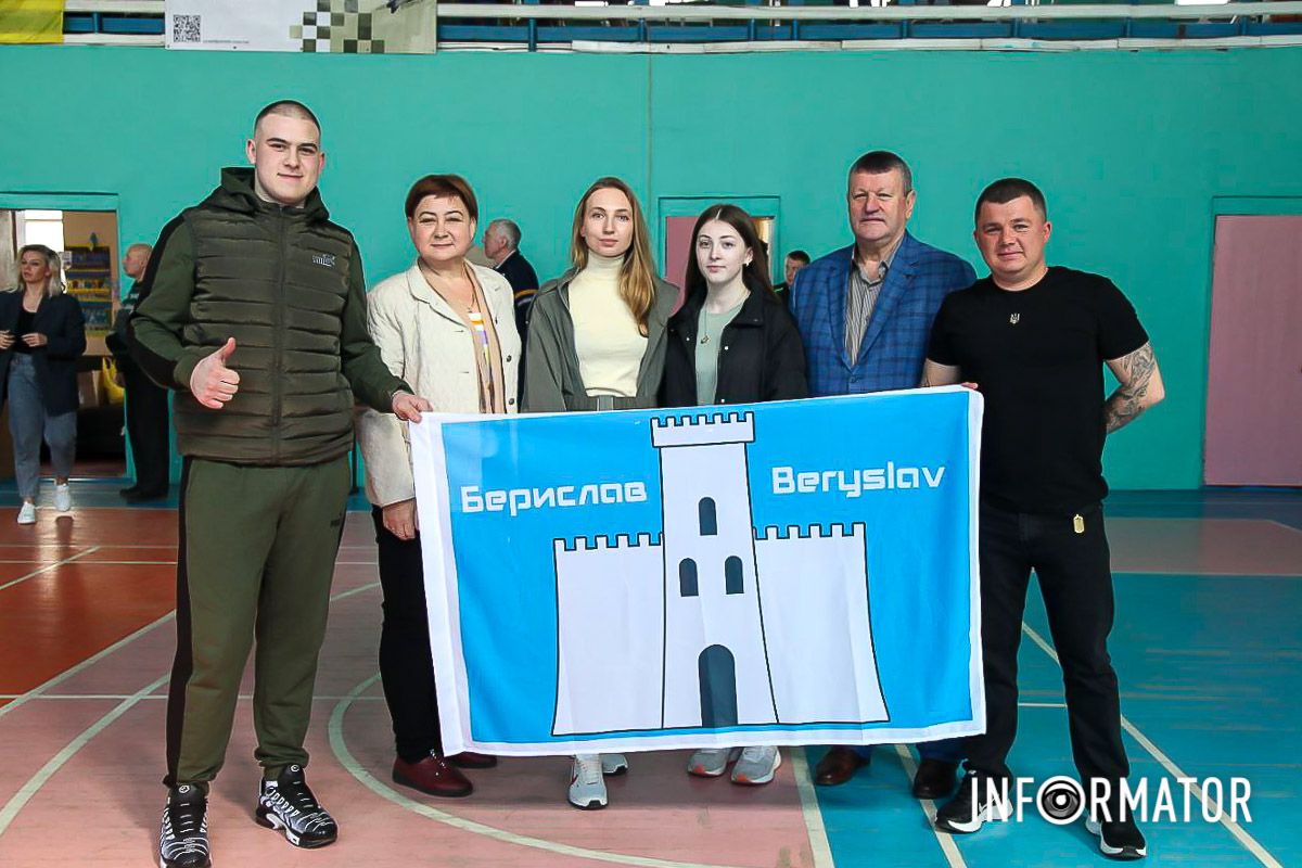 На турнір завітали представники Херсонської федерації волейболу та директор ДЮСШ імені Сергеєва На турнір завітали представники Херсонської федерації волейболу та директор ДЮСШ імені Сергеєва