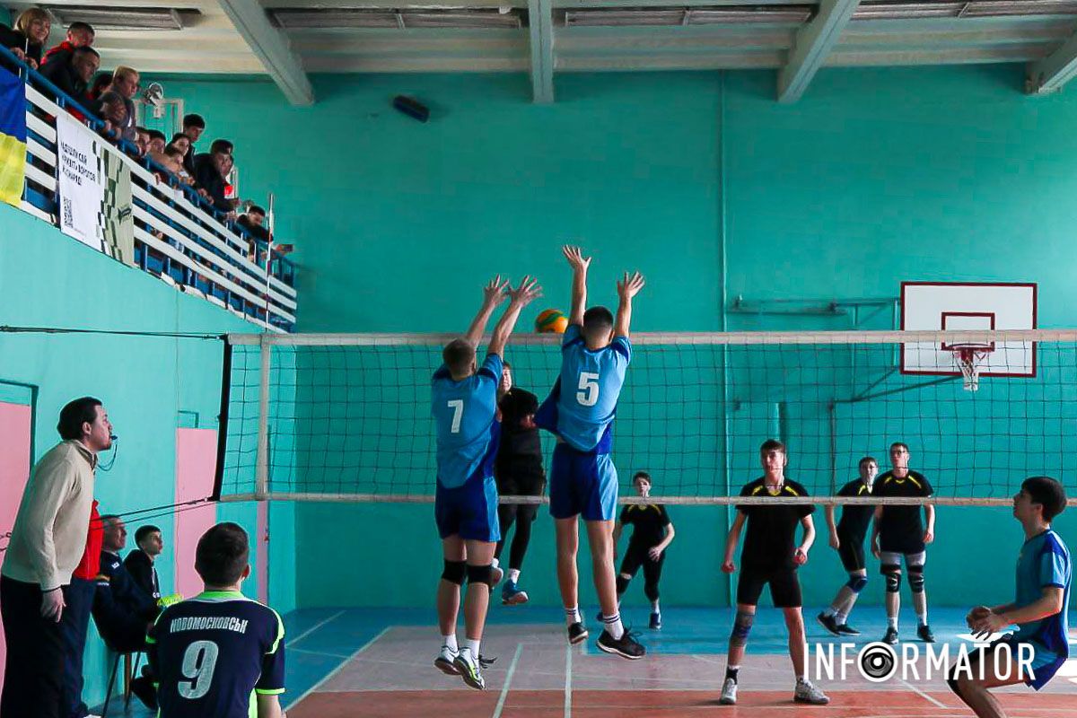 Була й збірна команда учнів ПТНЦ Дніпра Була й збірна команда учнів ПТНЦ Дніпра