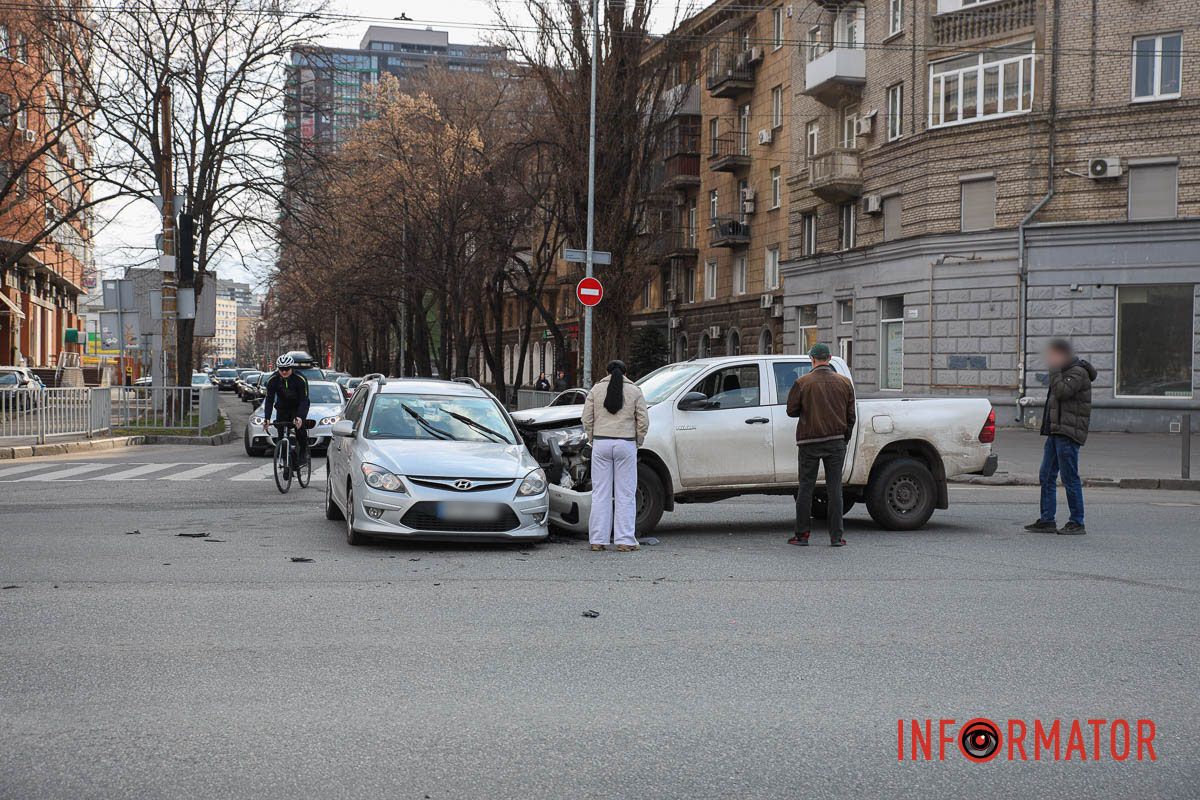 Авария произошла около 14:30, движение затруднено