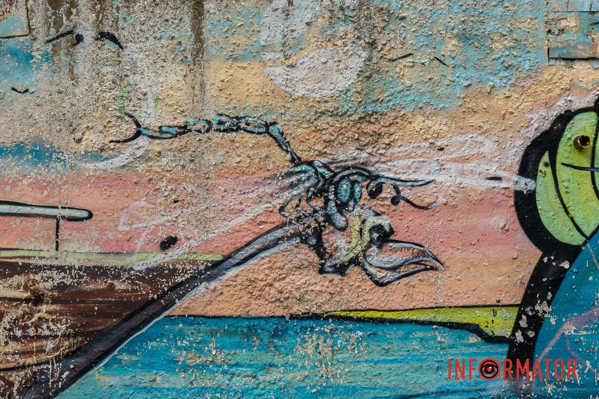 На Набережной Заводской есть мурал, изображающий корабль На Набережной Заводской есть мурал, изображающий корабль