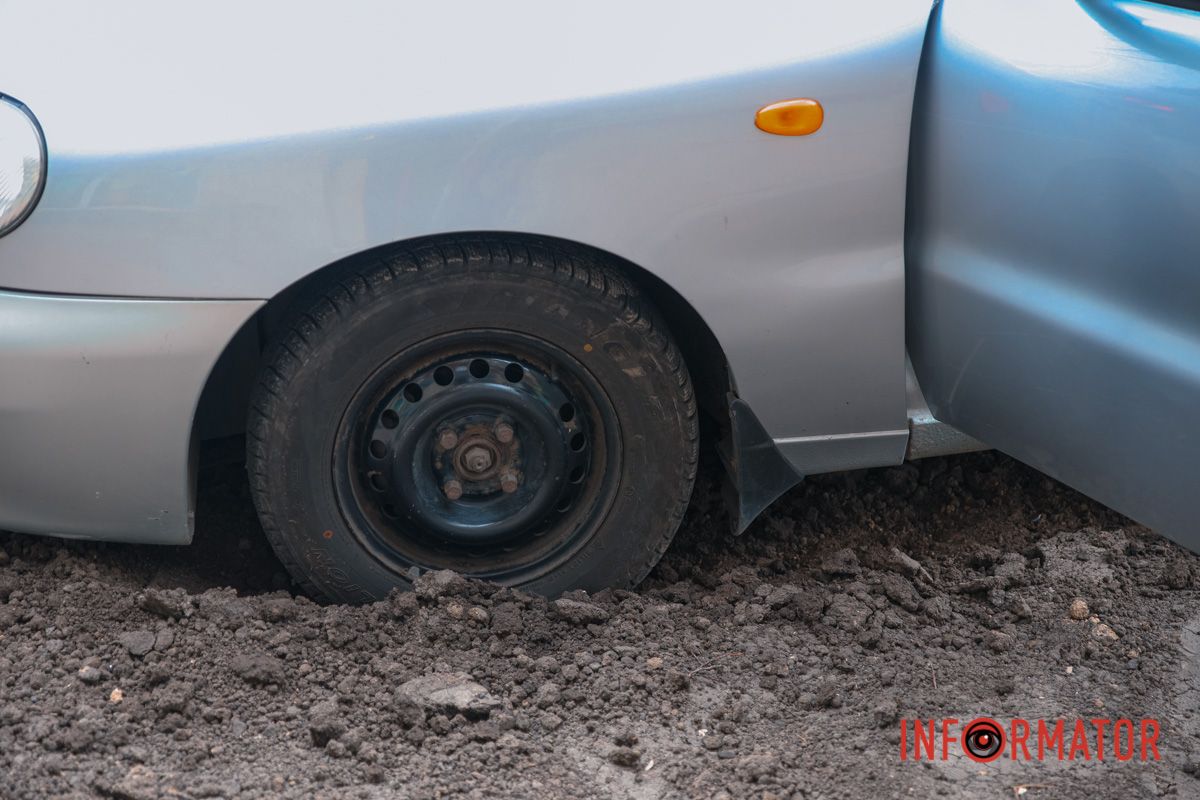 Lanos после столкновения продолжил движение и уехал на тротуар