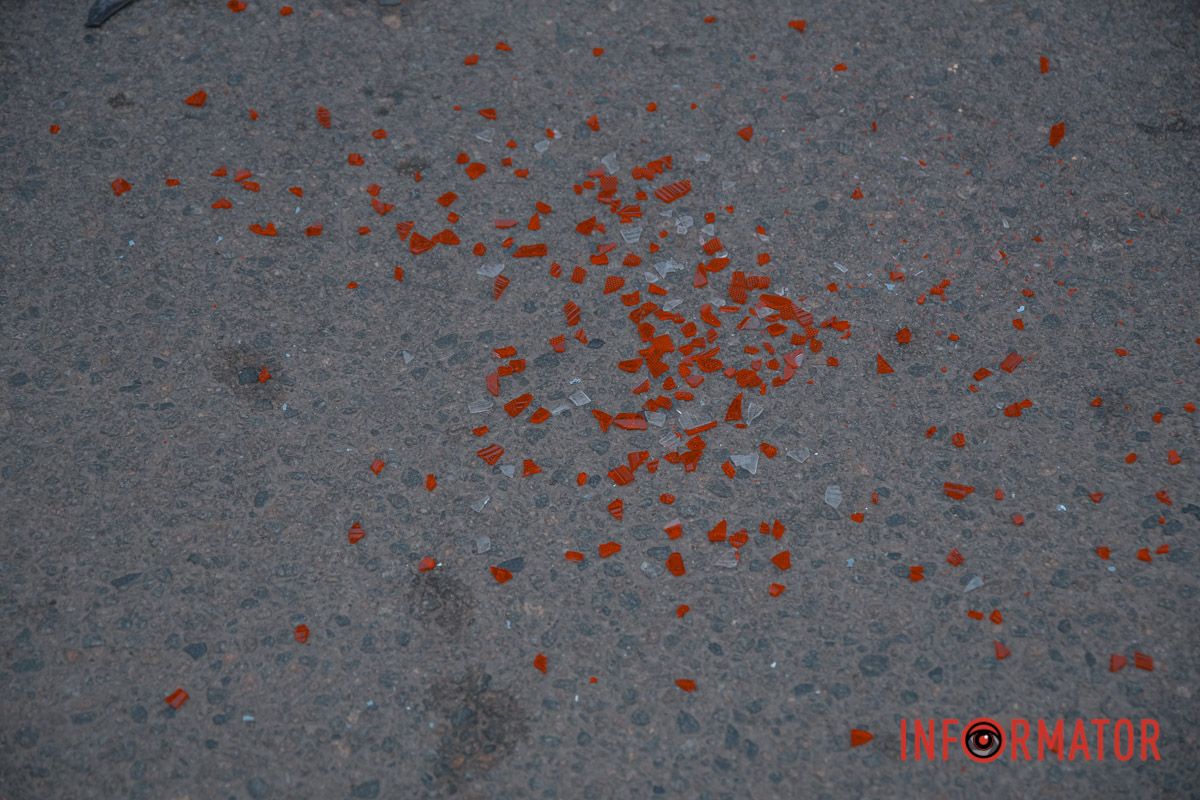 На дороге обломки стекла, будьте осторожны