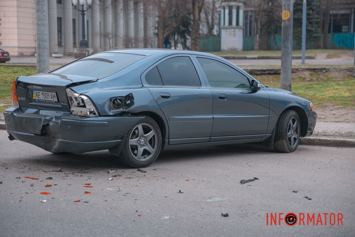 Зіткнулись Volvo та Toyota