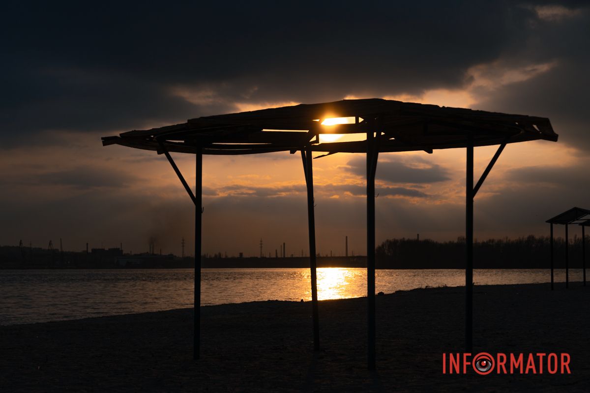 Запалюється вогнями заходу сонця