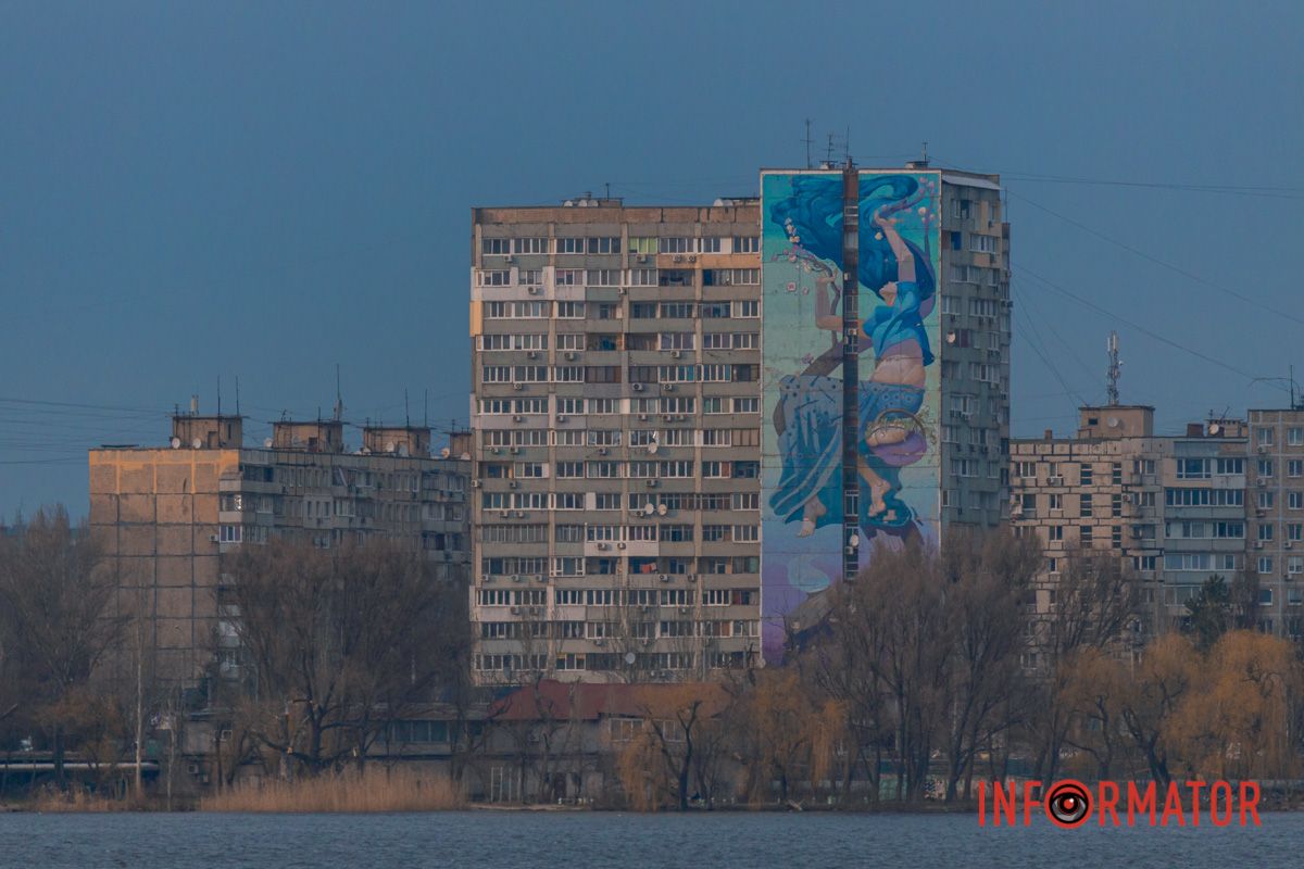 Створює неймовірні шедеври на небесному полотні