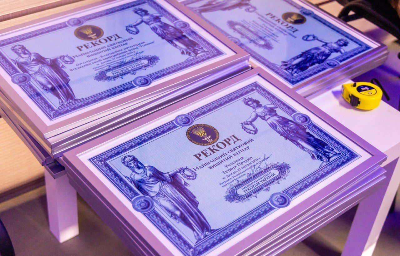 Ширина изделия – 2 метра 90 сантиметров, длина – 3 метра 55 сантиметров