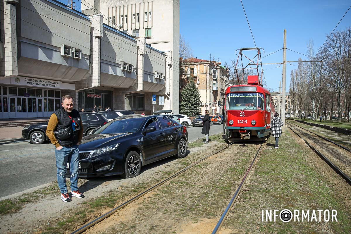 Учасники ДТП очікують приїзду патрульної поліції