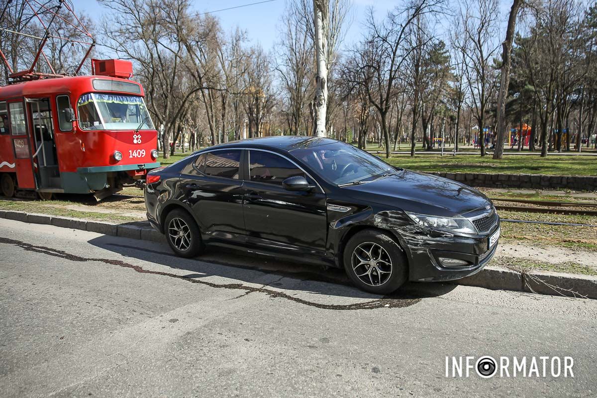 Рух трамваїв №1 заблоковано