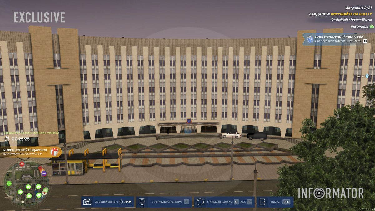 До міськради "телепортувалася" впізнавана жовта зупинка