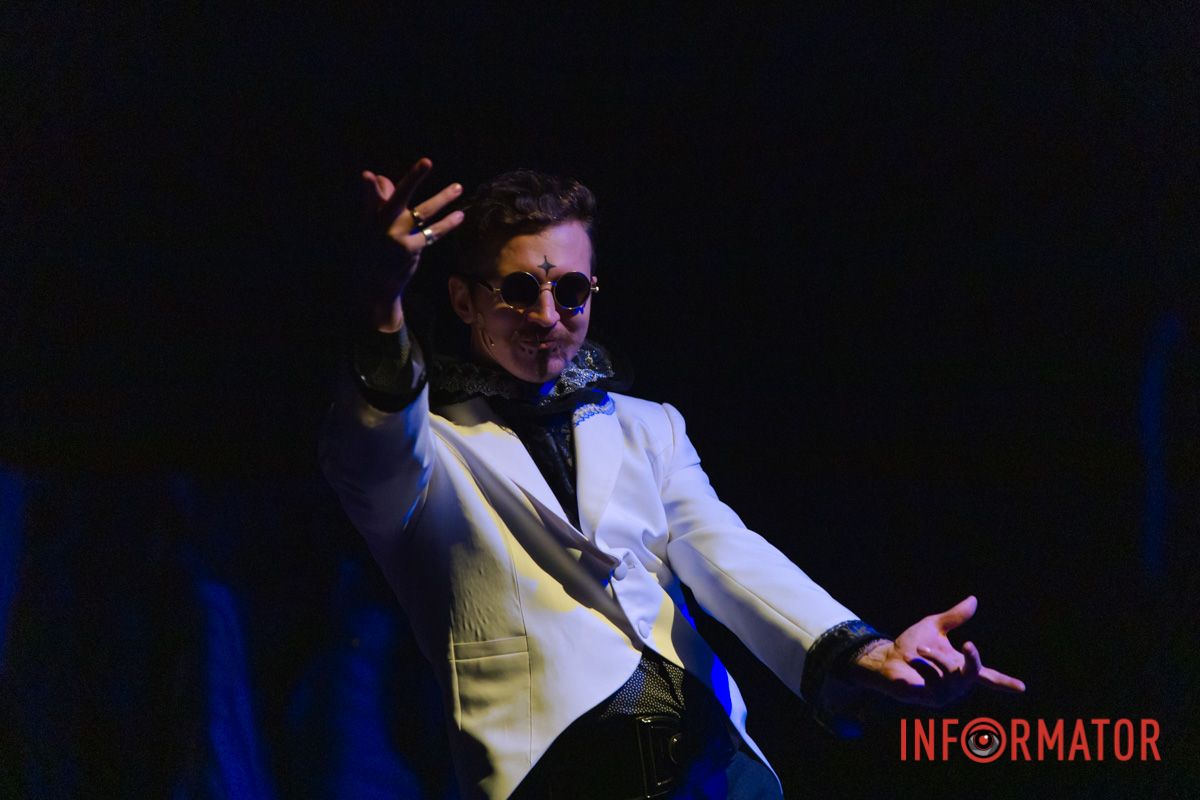 Прем'єри - 12 та 13 квітня